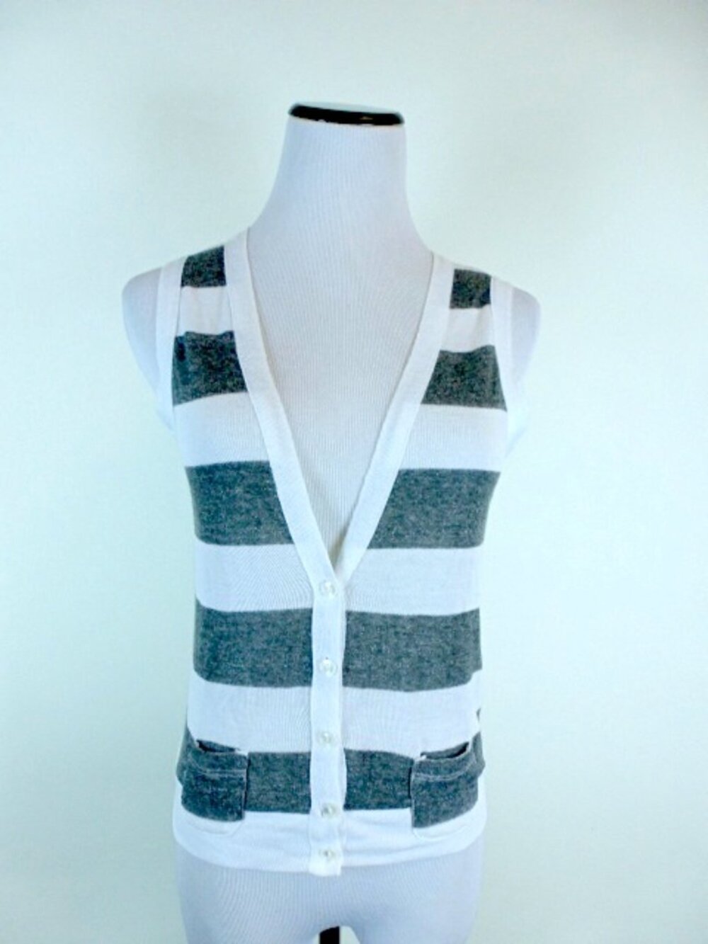 SPLENDID GRAHAM & SPENCER 100% Rayon knit vest S